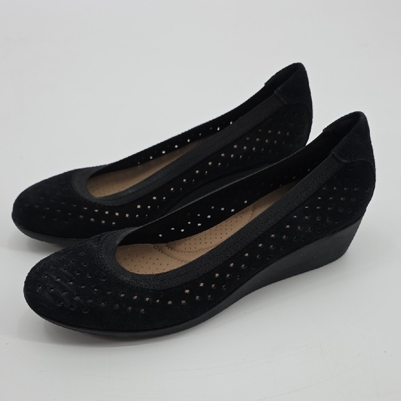 Clarks Black Flats with Elegant Perforations Size 9 - Picture 1 of 7
